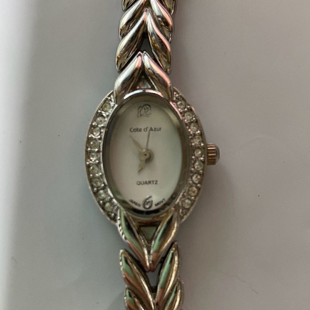 Cote d' Azur Women's Silver Rhinestone Ringed Chevron‎ Link Band Quartz Watch OS
